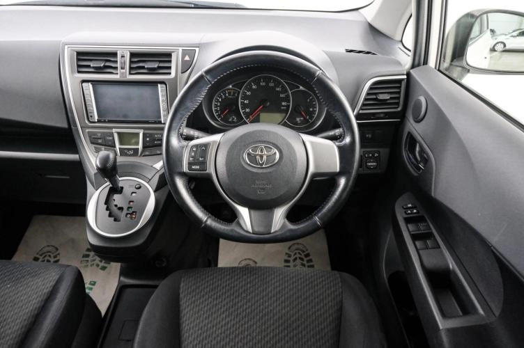 Toyota Ractis 14 из 22