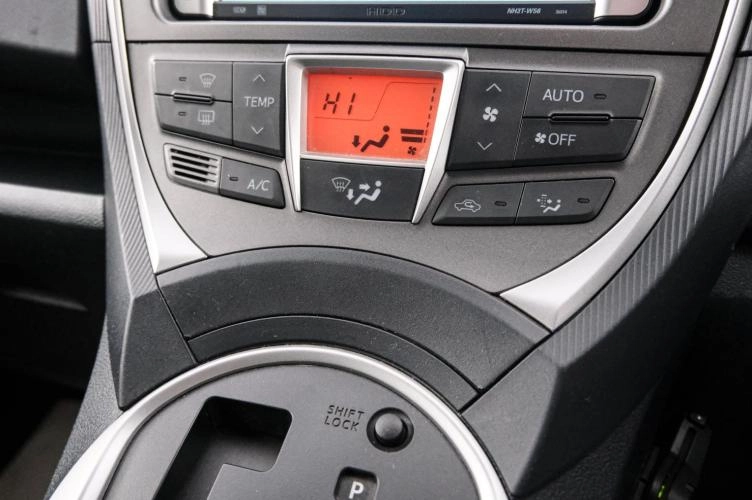 Toyota Ractis 17 из 22