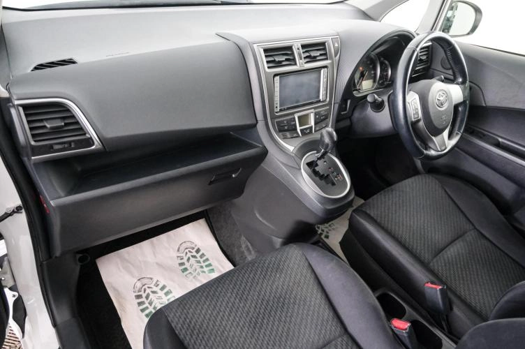 Toyota Ractis 12 из 22