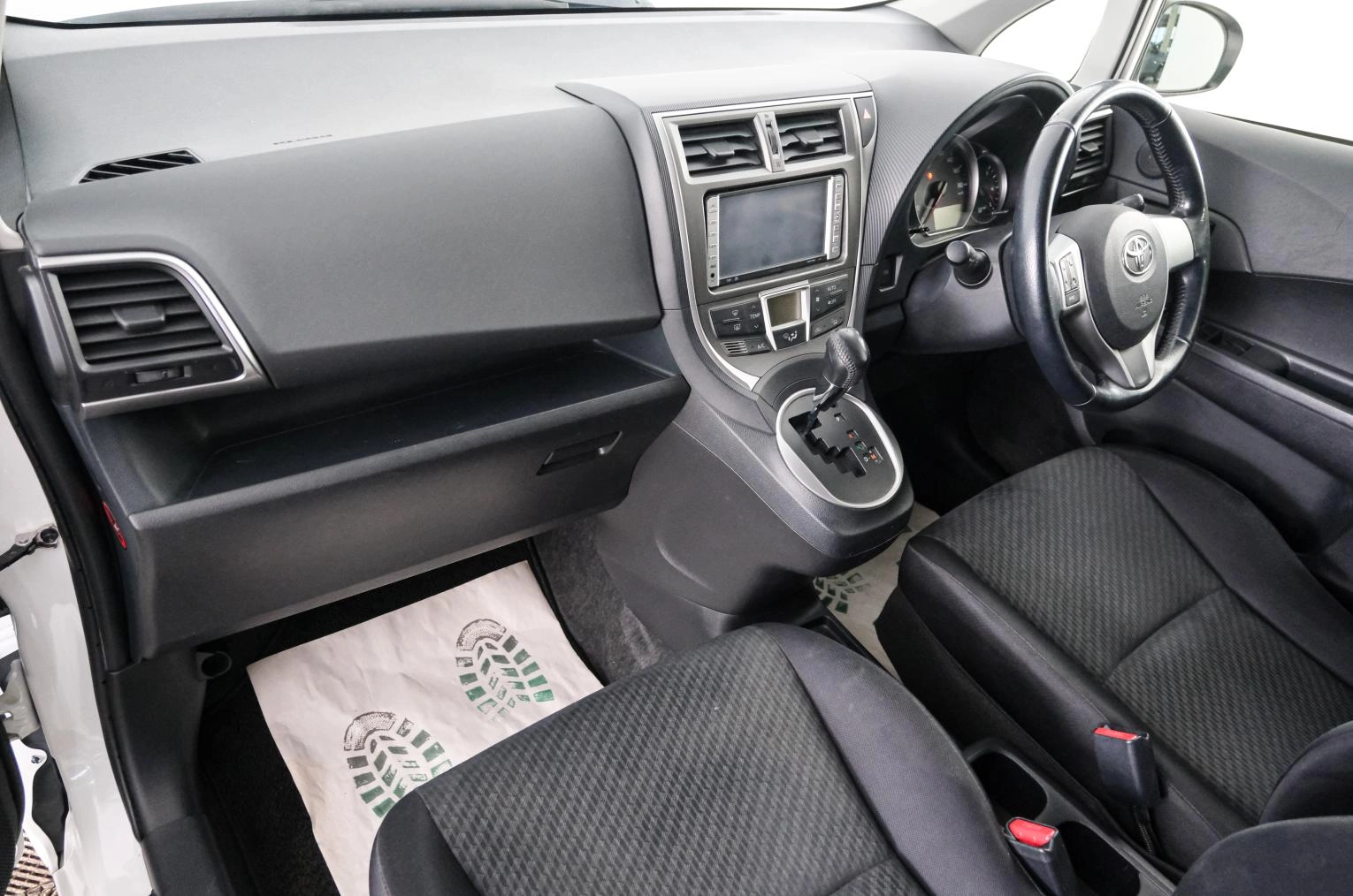 Toyota Ractis 12 из 22