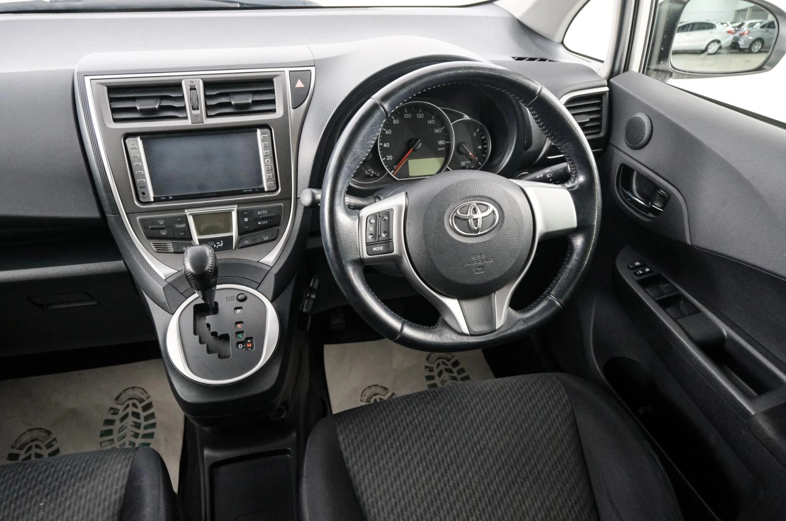 Toyota Ractis 9 из 22