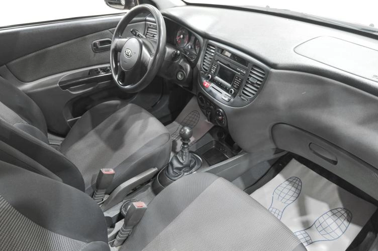 KIA Rio 8 из 20