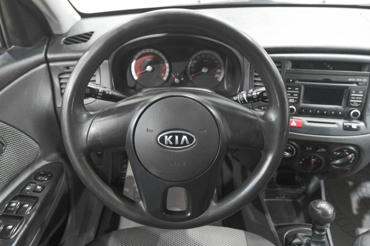 KIA Rio 12 из 20