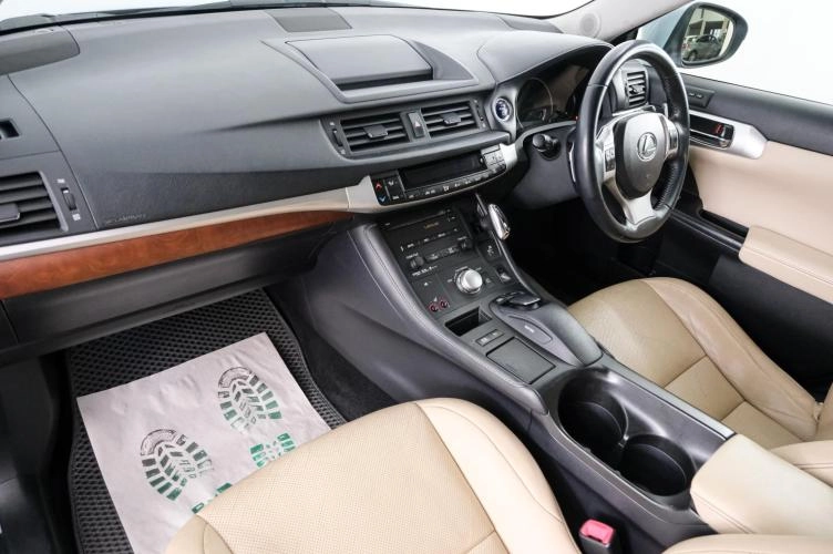 Lexus CT 12 из 24