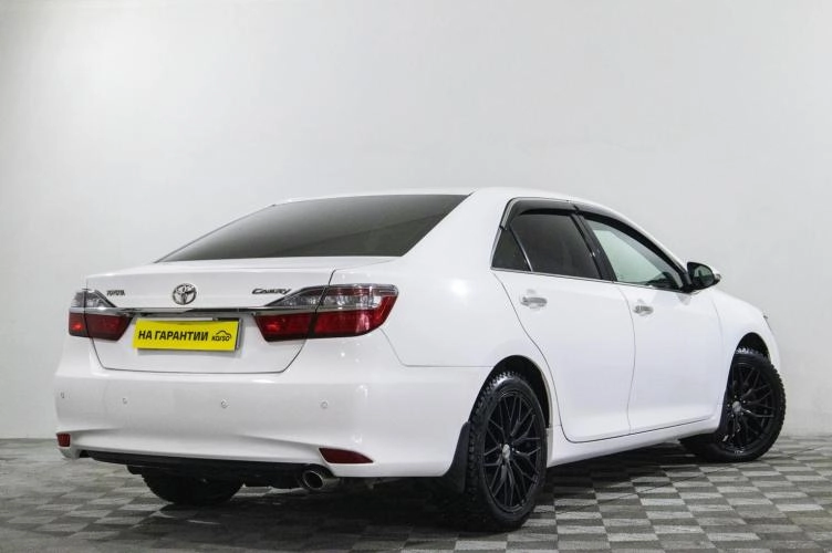 Toyota Camry 4 из 5