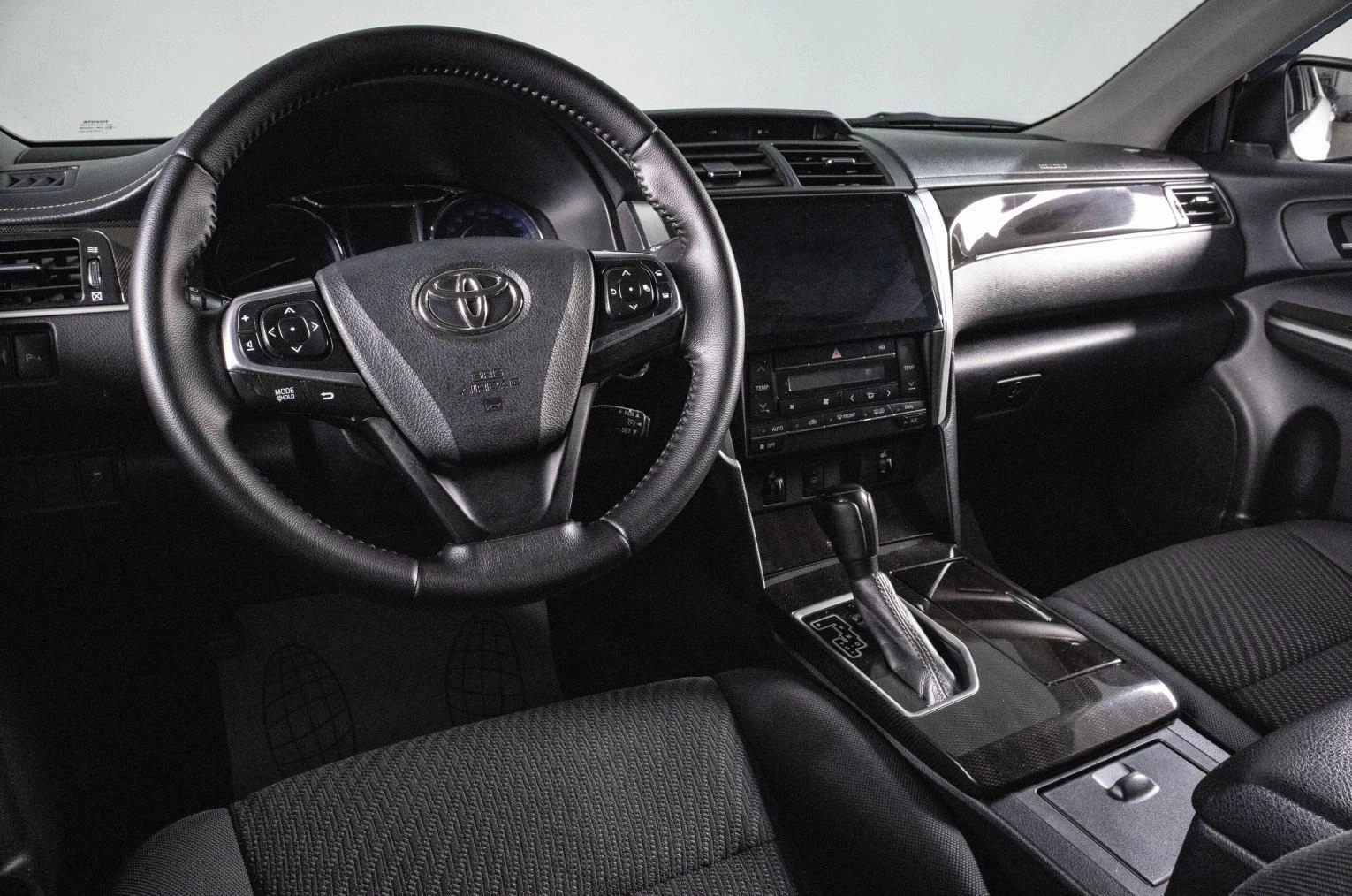 Toyota Camry 13 из 20