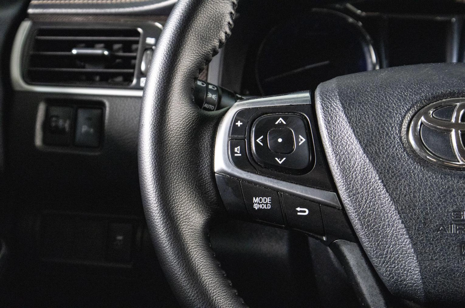 Toyota Camry 10 из 20