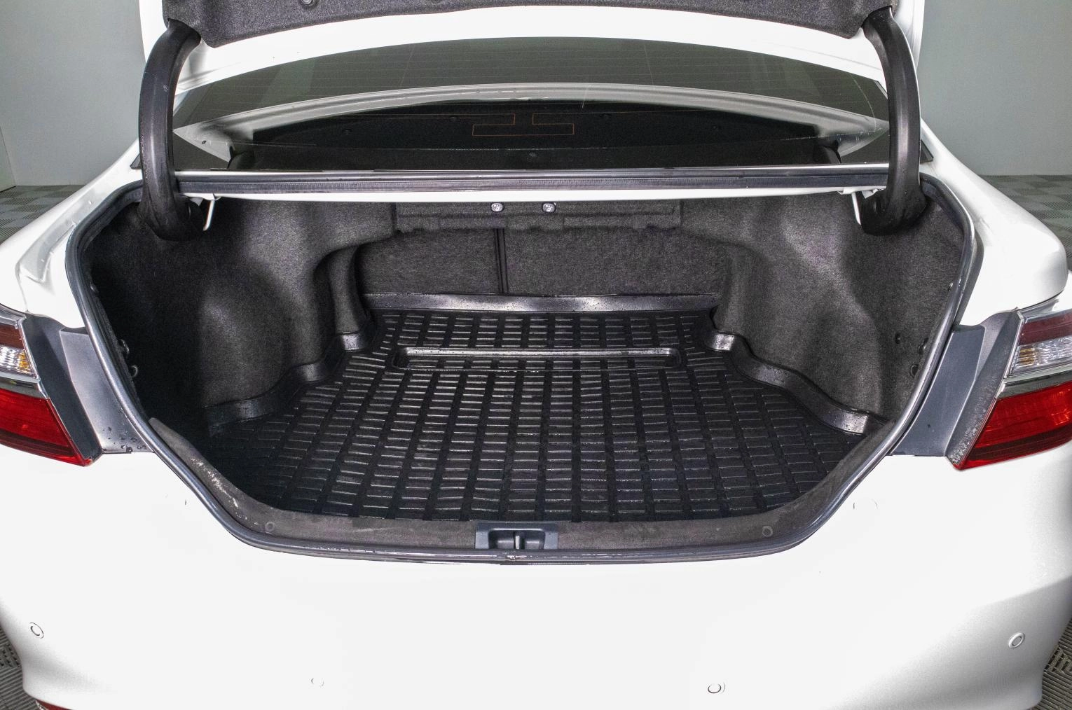 Toyota Camry 20 из 20