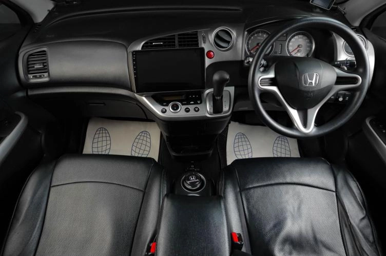 Honda Stream 12 из 17