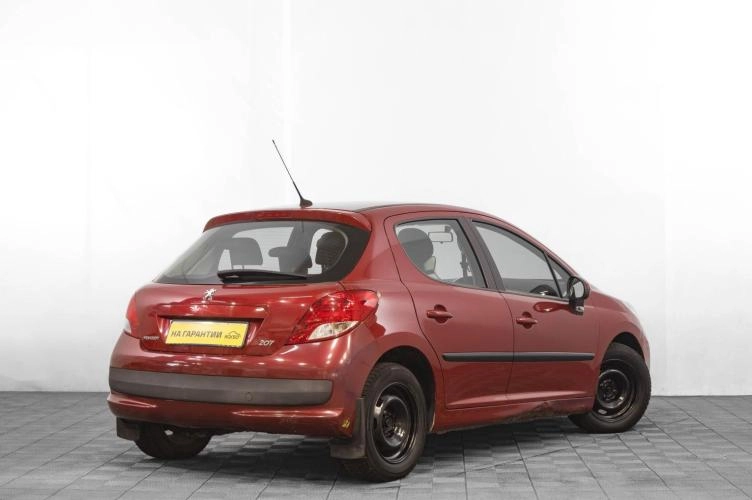 Peugeot 207 4 из 5
