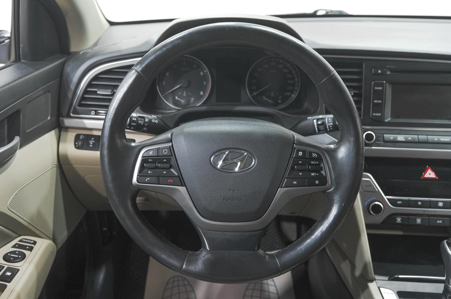 Hyundai Elantra 12 из 24