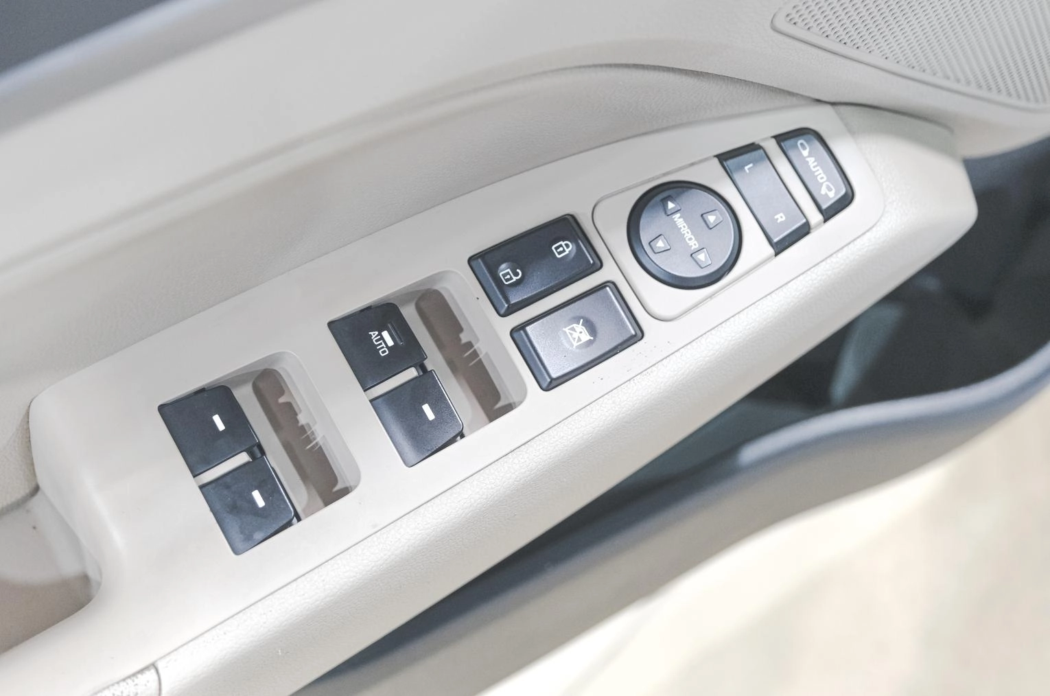 Hyundai Elantra 15 из 24