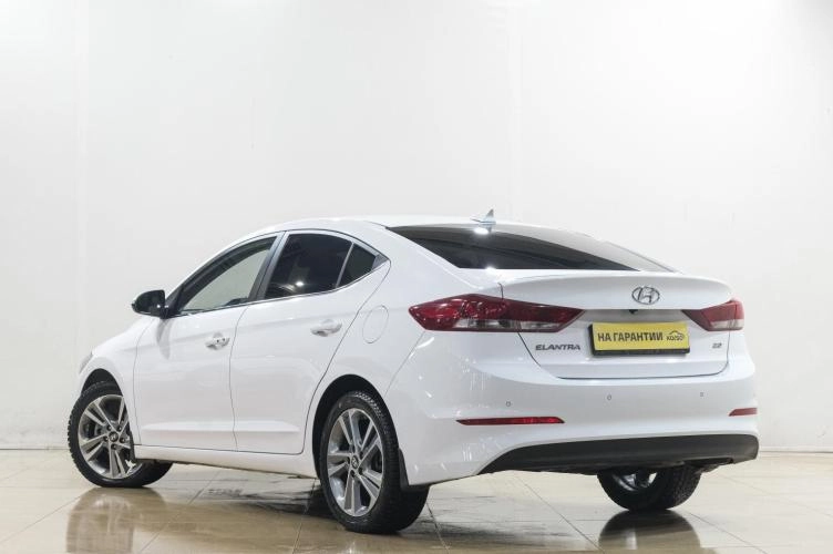 Hyundai Elantra 4 из 5