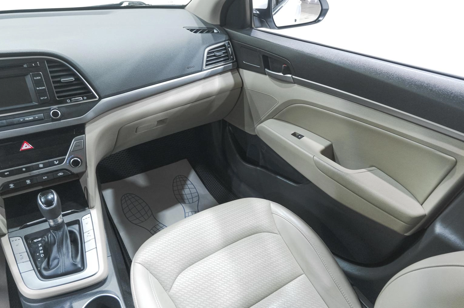 Hyundai Elantra 10 из 24