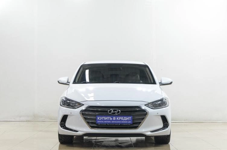 Hyundai Elantra 2 из 5