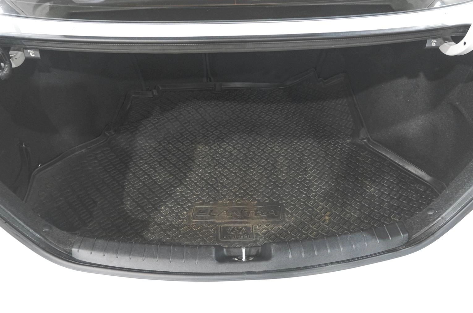 Hyundai Elantra 24 из 24