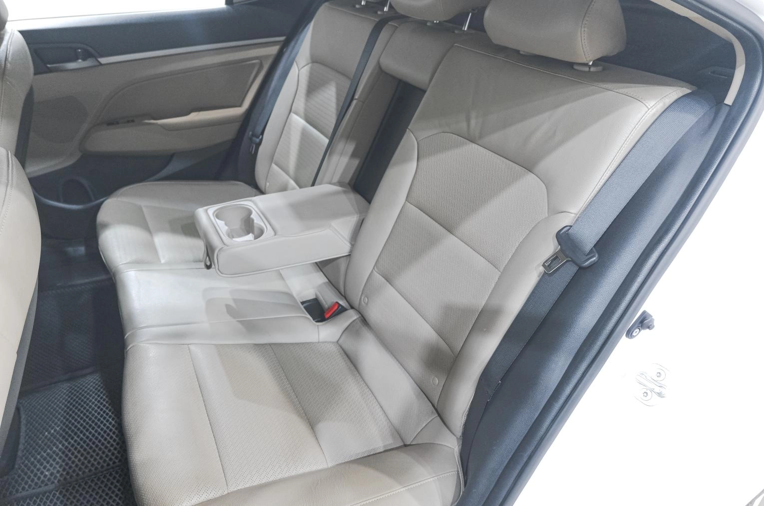 Hyundai Elantra 23 из 24