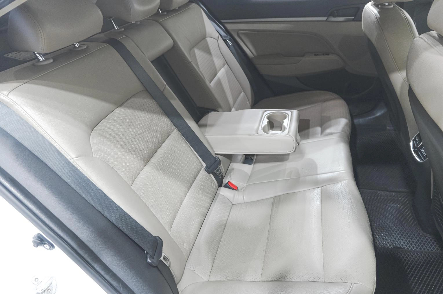 Hyundai Elantra 22 из 24