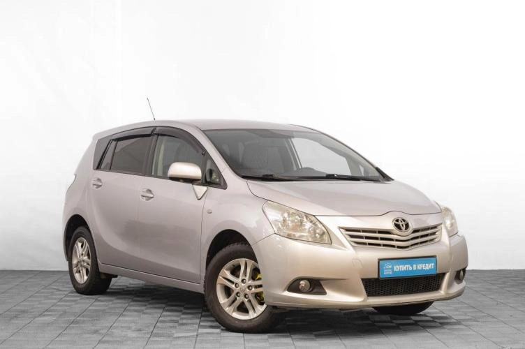 Toyota Verso 1 из 5