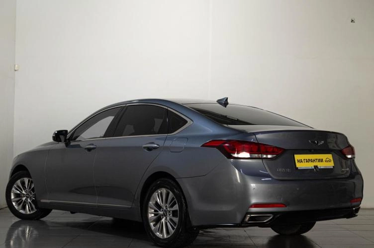 Hyundai Genesis 4 из 5