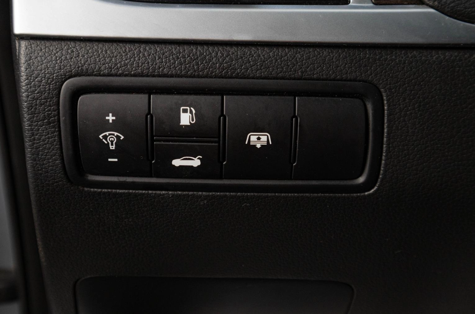 Hyundai Genesis 23 из 25