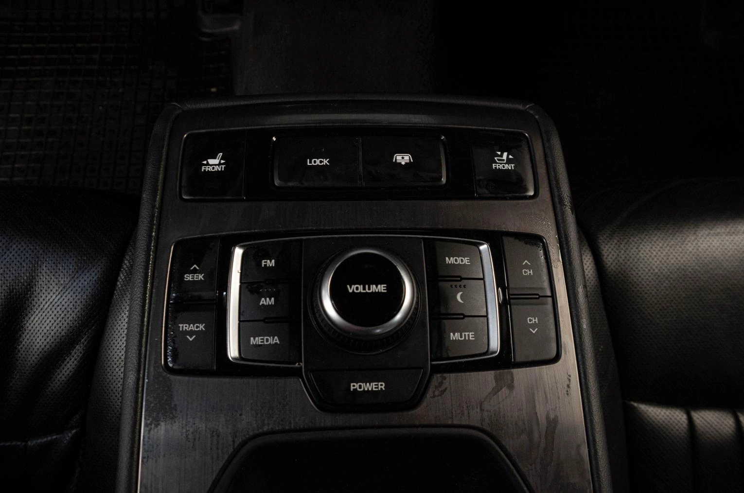 Hyundai Genesis 15 из 25