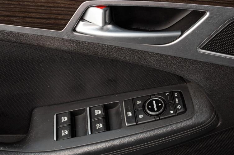 Hyundai Genesis 7 из 25
