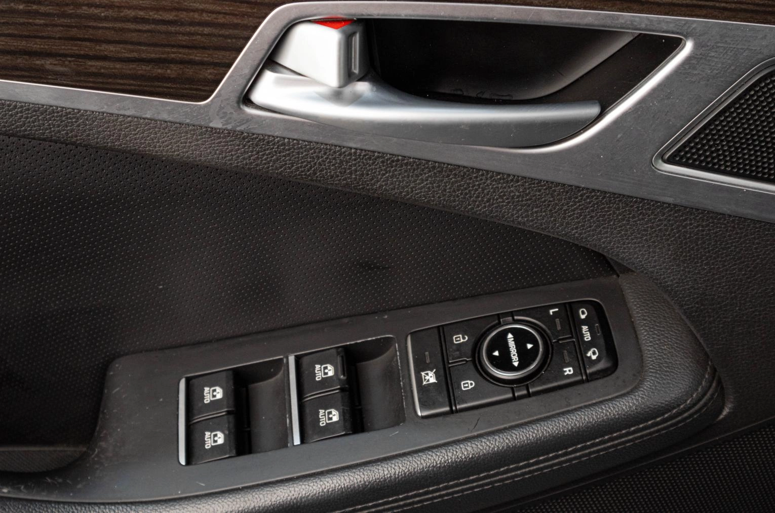 Hyundai Genesis 7 из 25