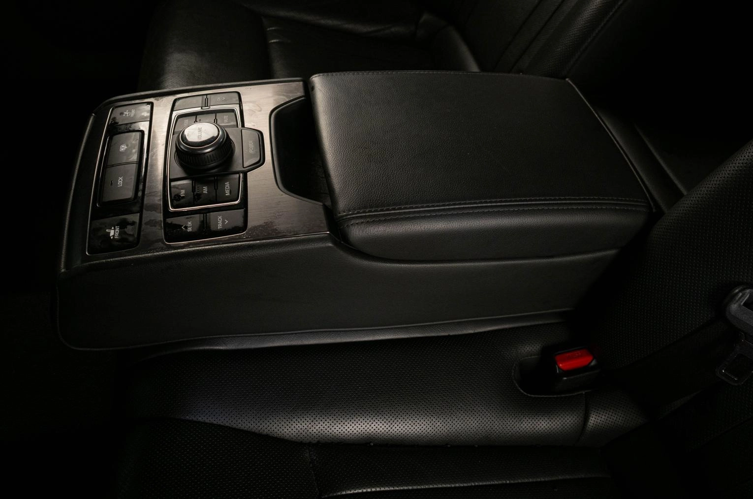 Hyundai Genesis 17 из 25