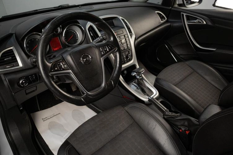 Opel Astra GTC 8 из 16