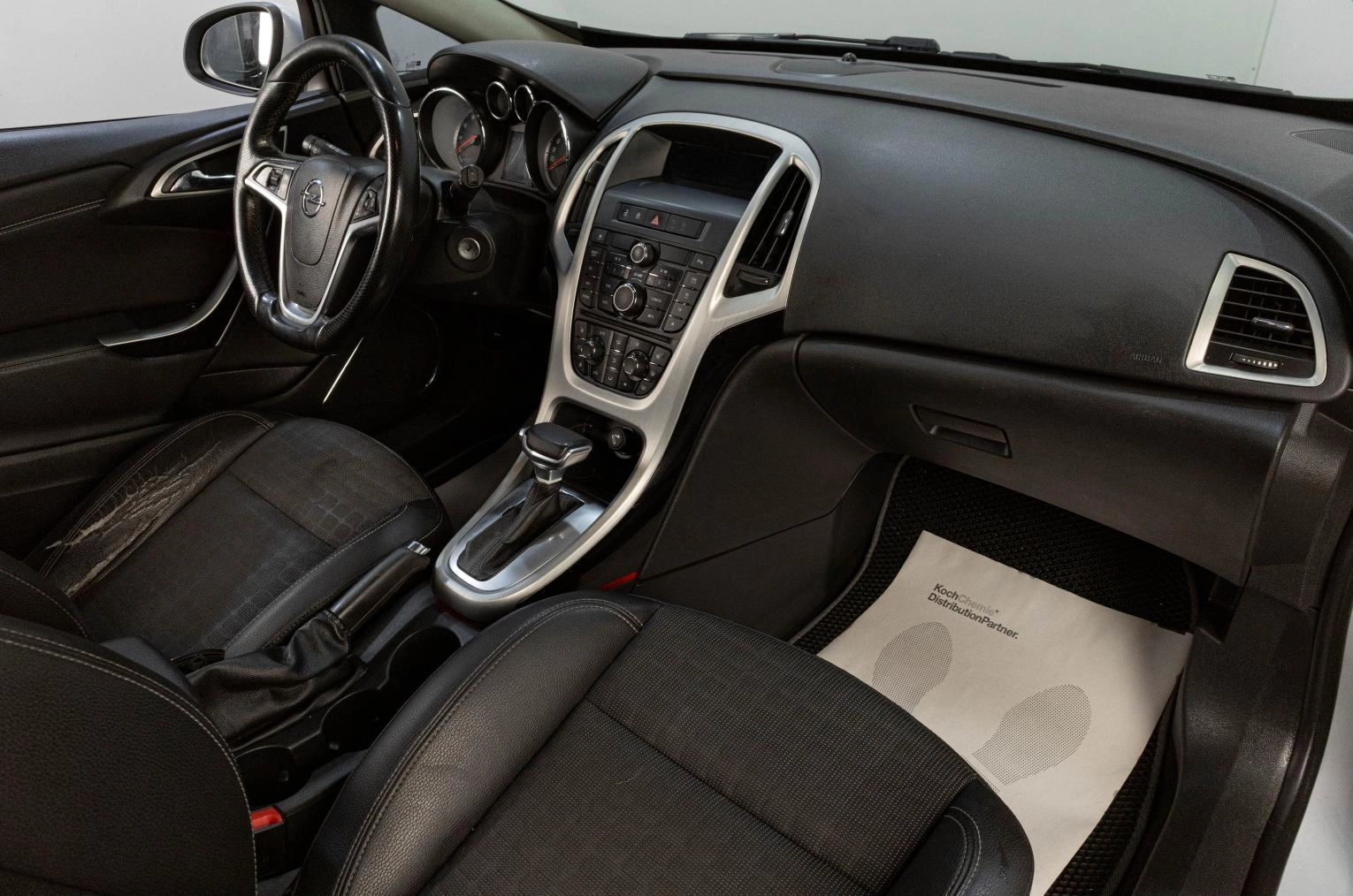 Opel Astra GTC 9 из 16