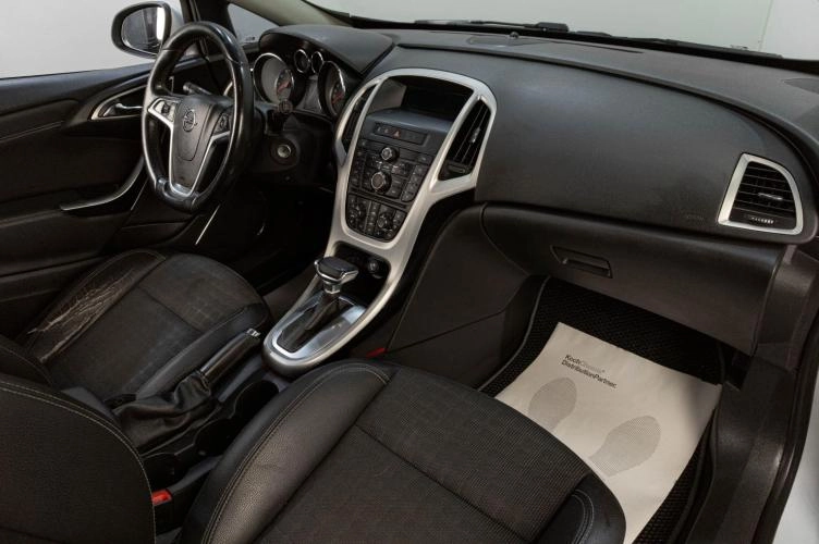 Opel Astra GTC 9 из 16