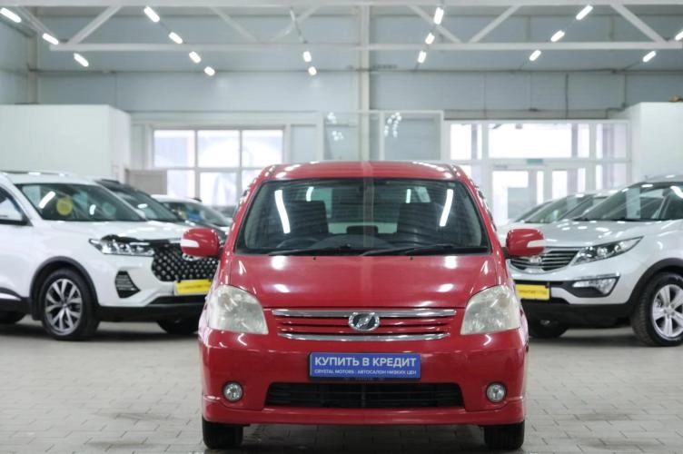 Toyota Raum 2 из 5
