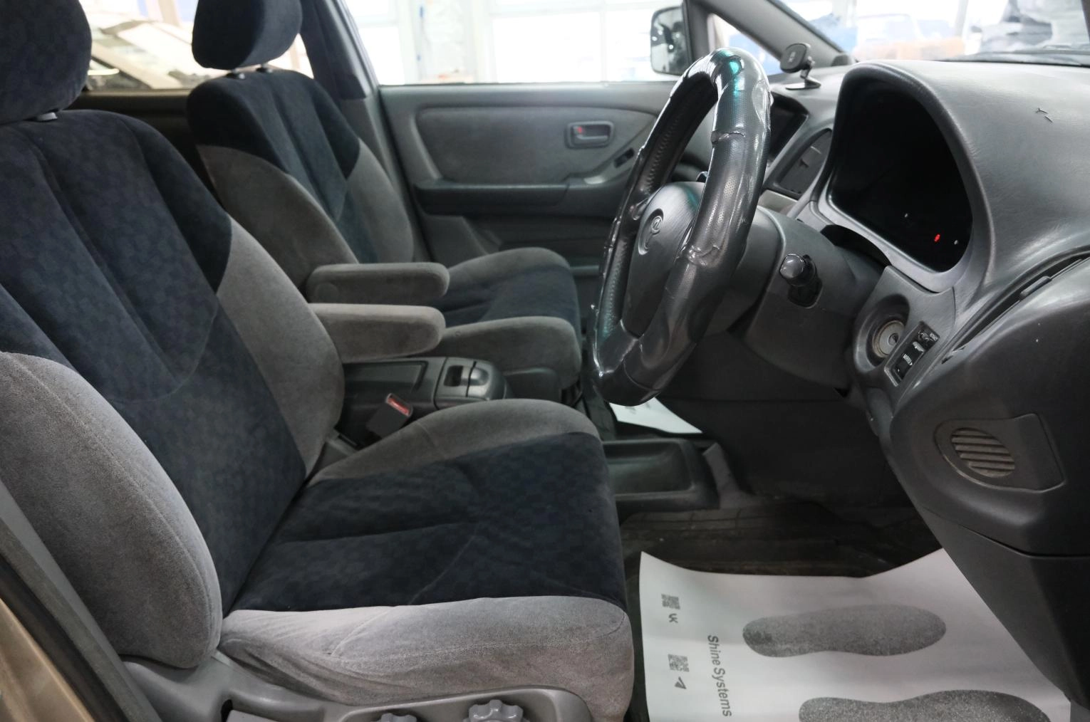 Toyota Harrier 7 из 23