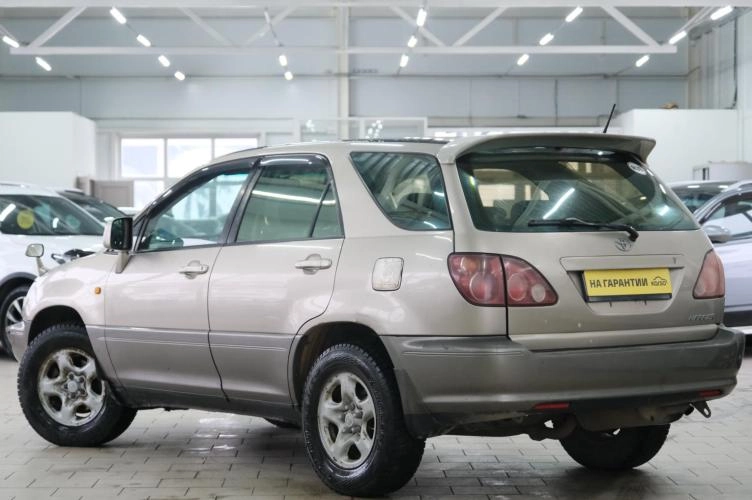 Toyota Harrier 4 из 5