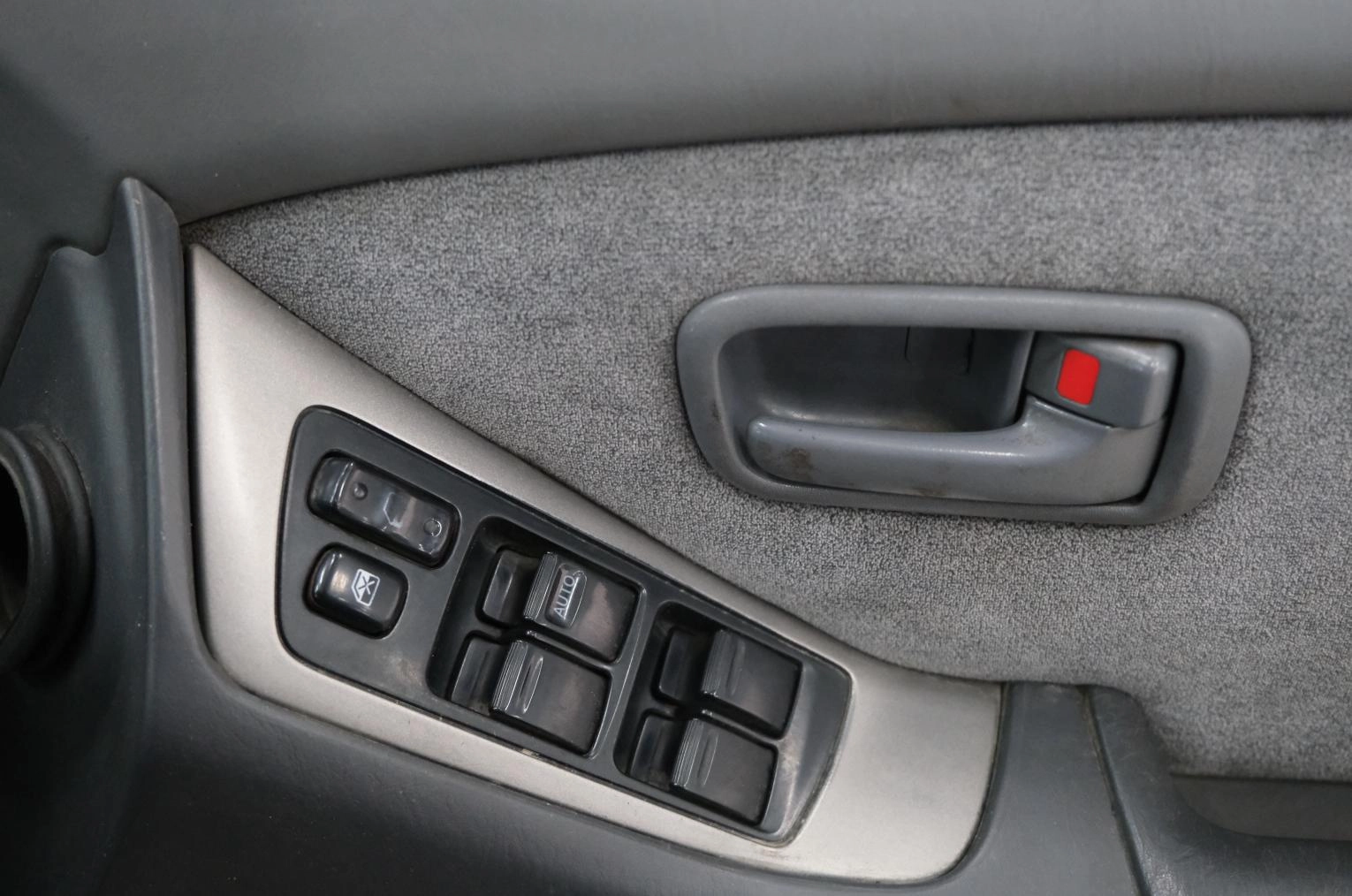 Toyota Harrier 8 из 23