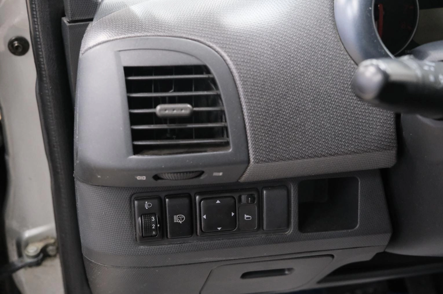 Nissan Micra 9 из 22