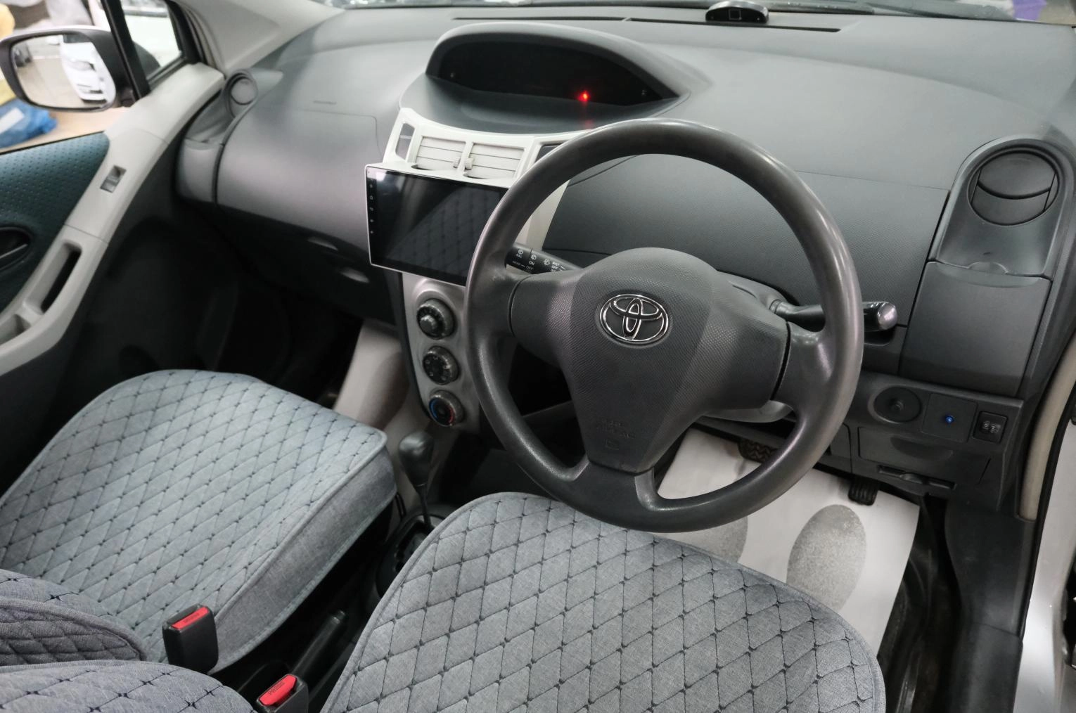Toyota Vitz 9 из 20