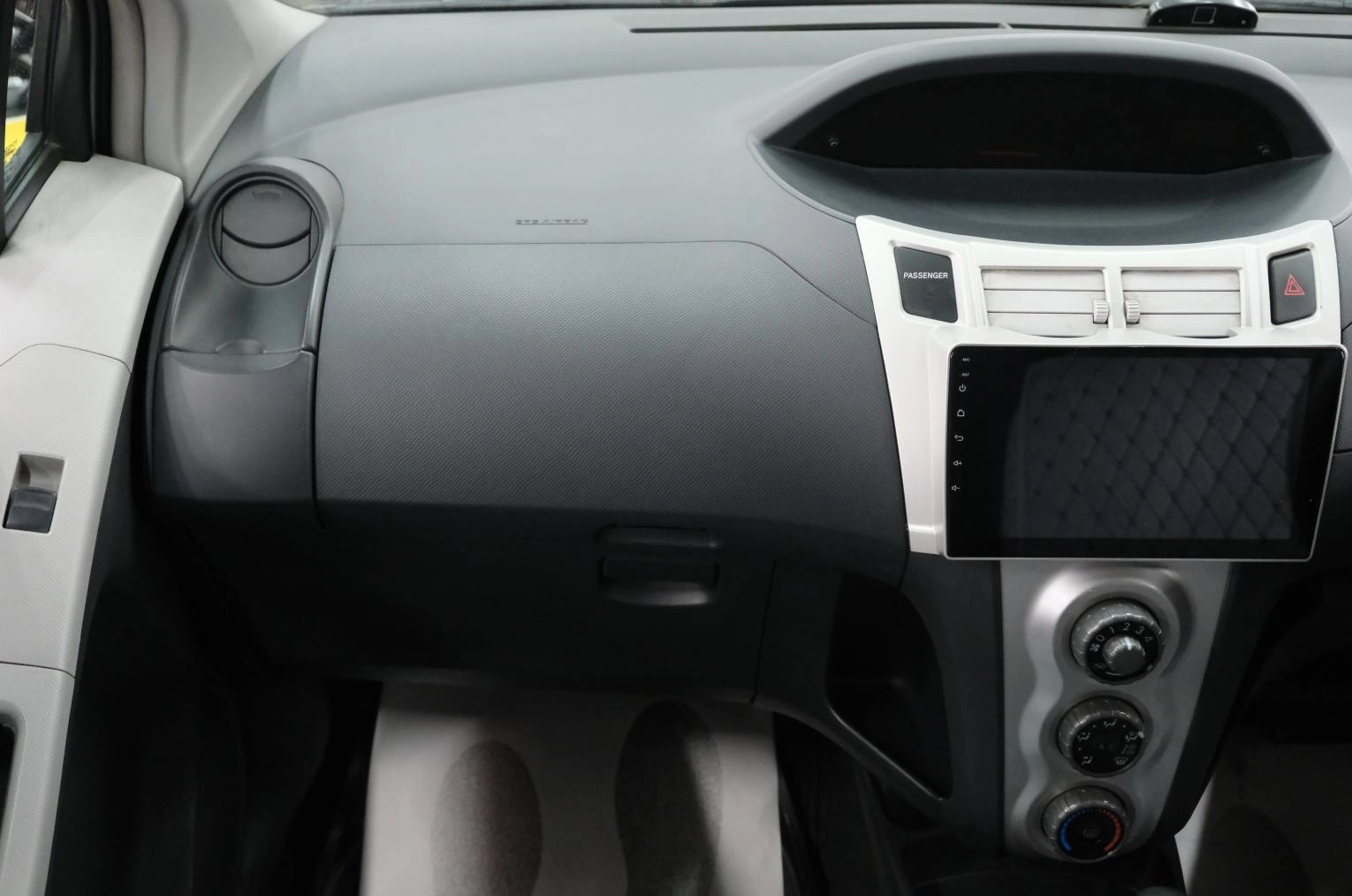Toyota Vitz 15 из 20