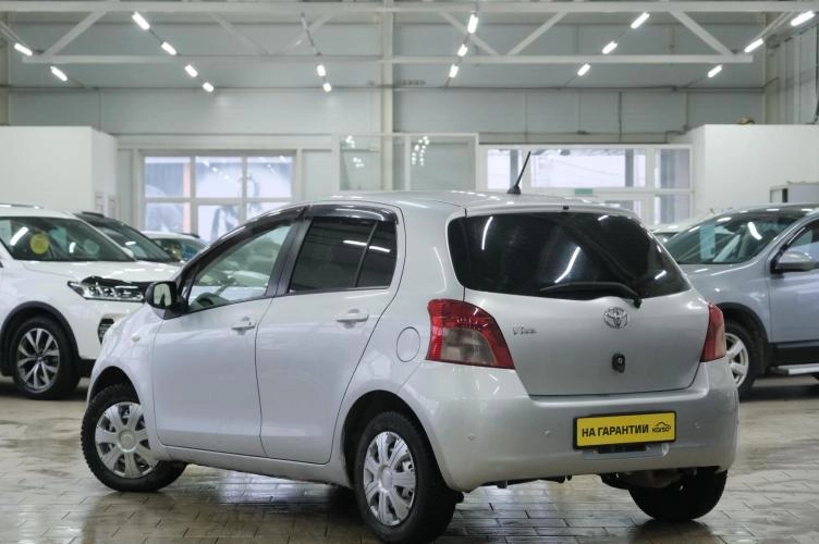 Toyota Vitz 4 из 5