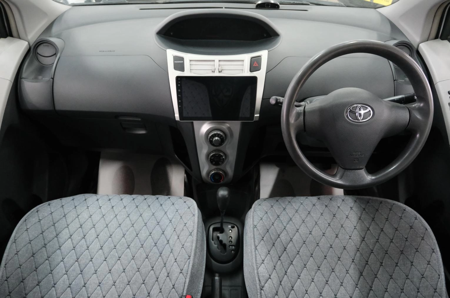 Toyota Vitz 11 из 20
