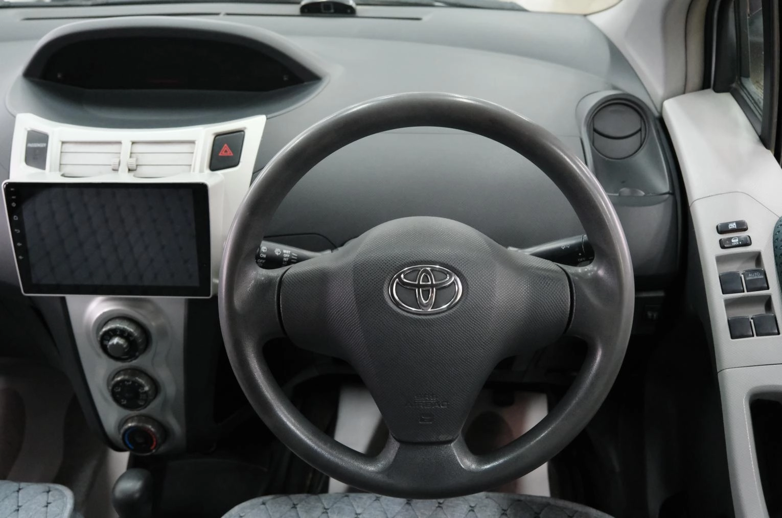Toyota Vitz 10 из 20