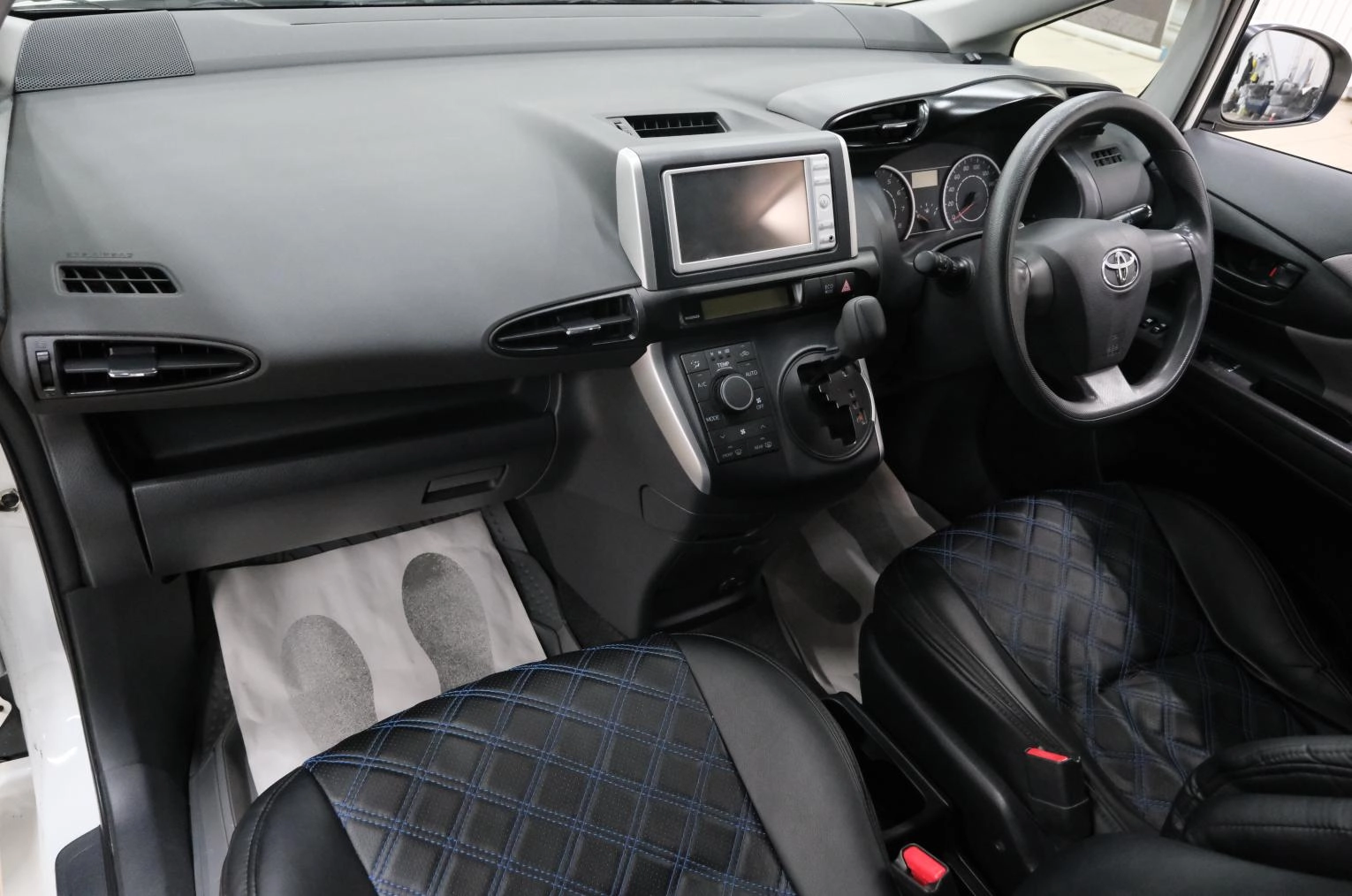 Toyota Wish 17 из 21