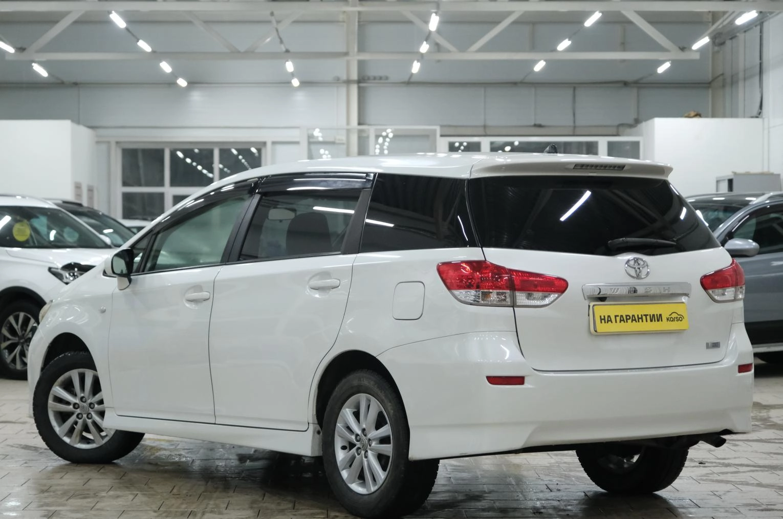 Toyota Wish 4 из 21