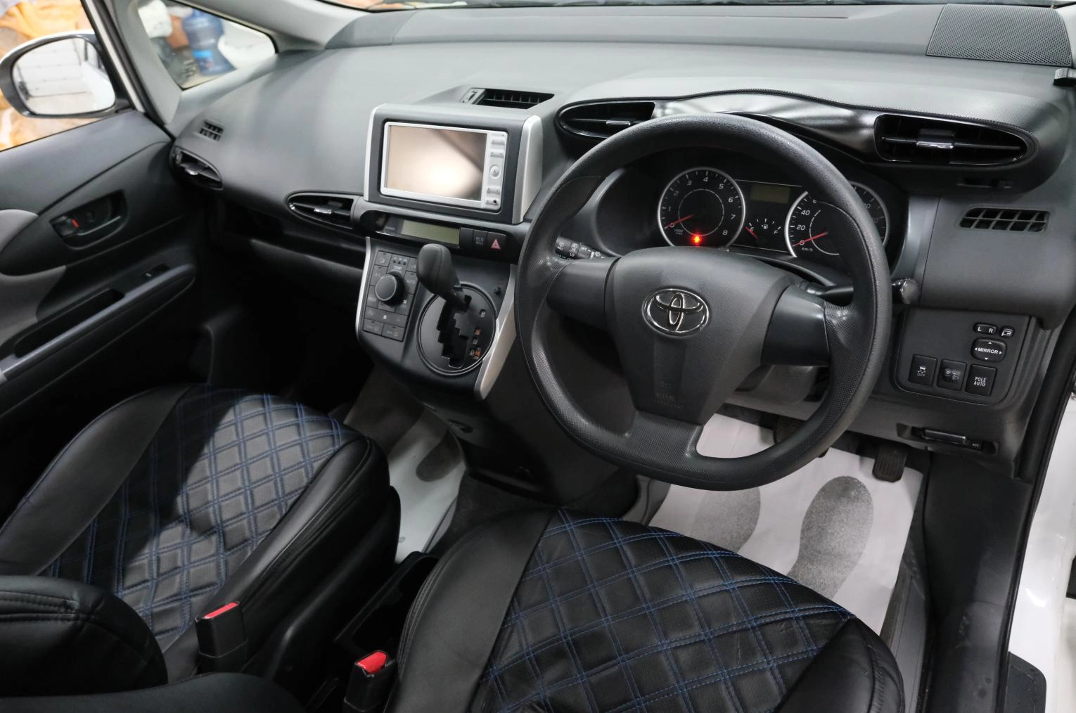 Toyota Wish 11 из 21