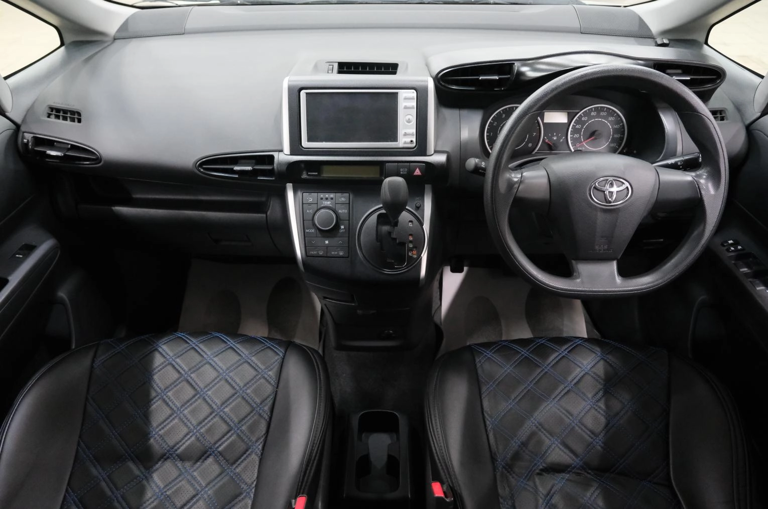 Toyota Wish 13 из 21