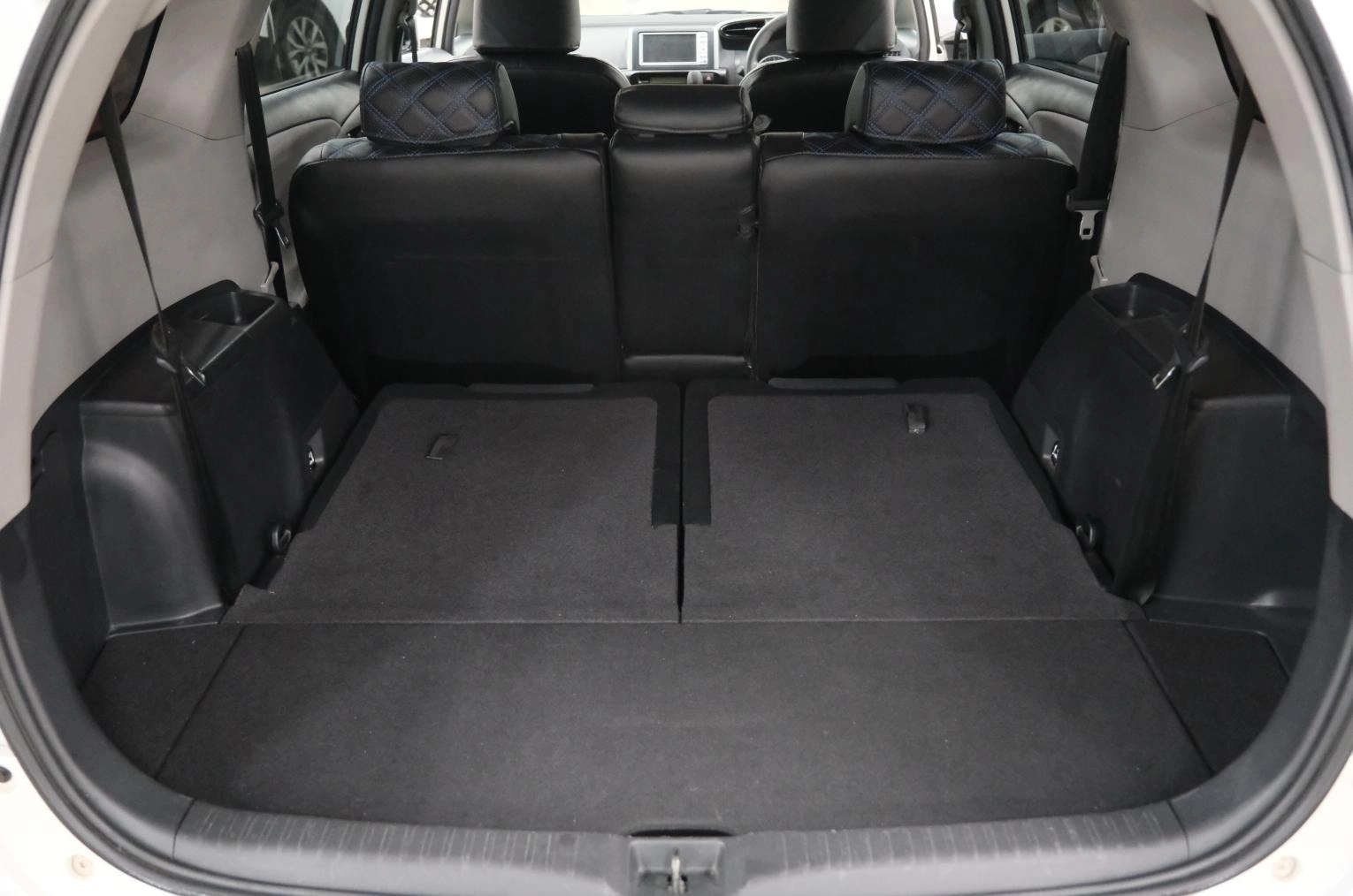 Toyota Wish 21 из 21