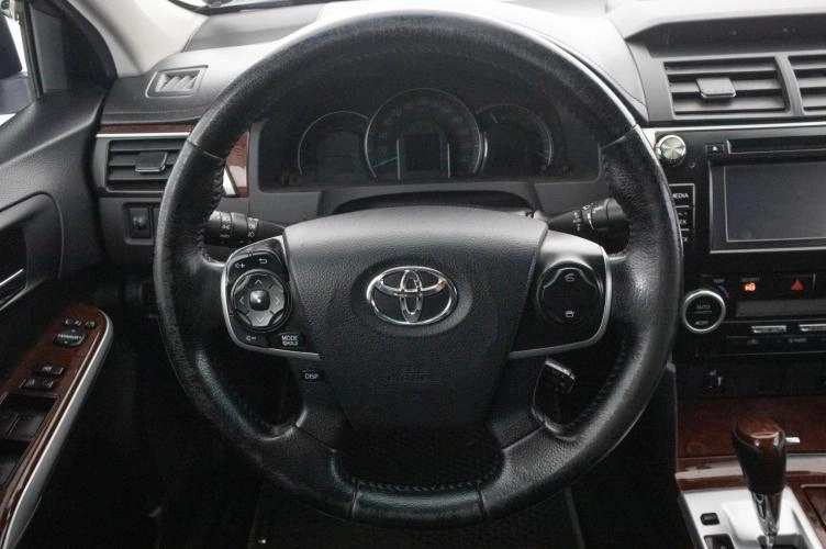 Toyota Camry 15 из 22