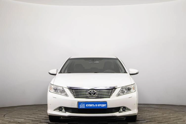 Toyota Camry 2 из 5