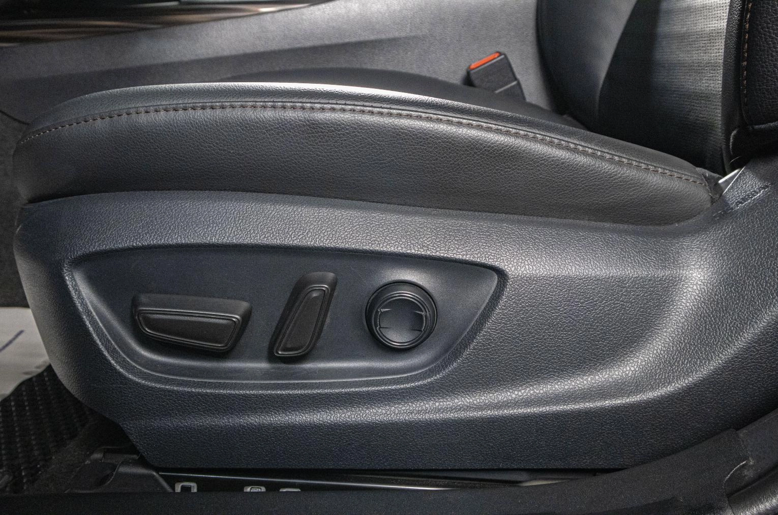 Toyota Camry 8 из 23